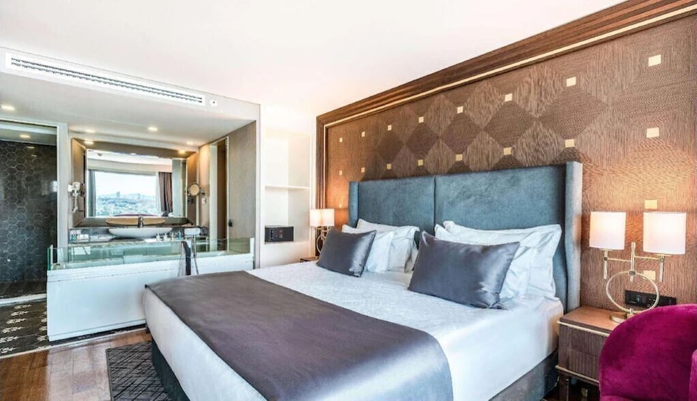 Royal Suite photo 3