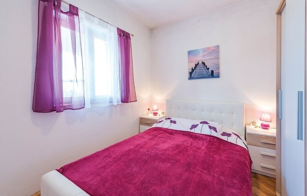 Villa, 4 Bedroom - Sleep 7 photo 1