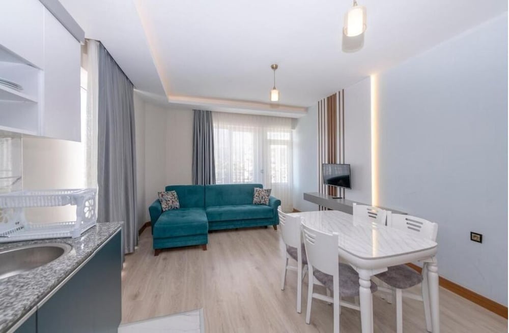 Deluxe Suite, 1 Bedroom, Partial Sea View