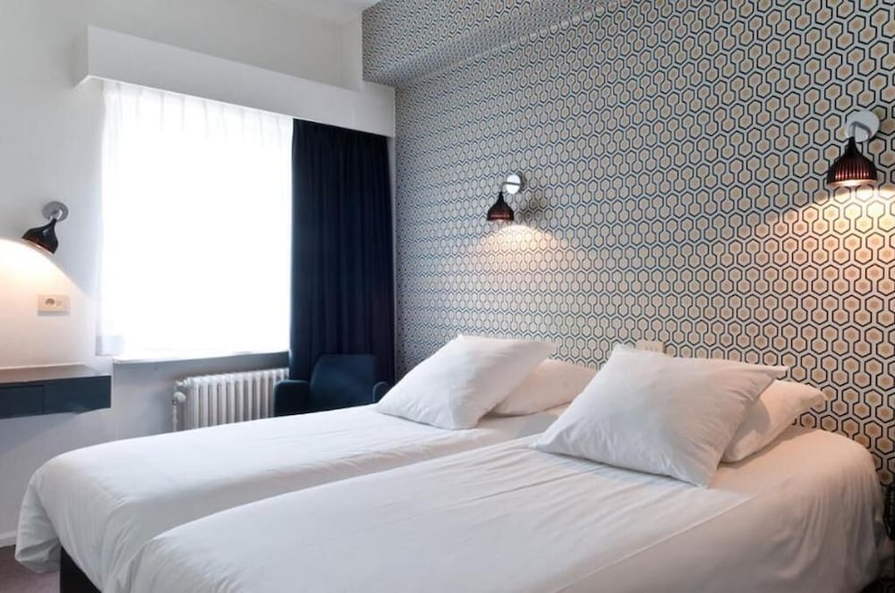 Twin Room - Photo 3