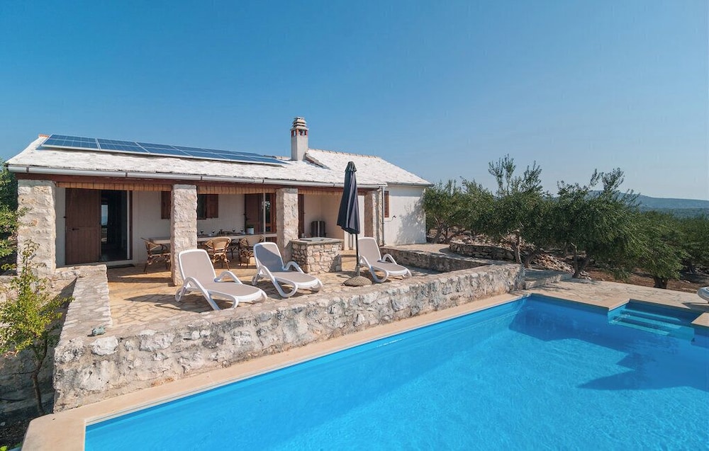 House, Garden View