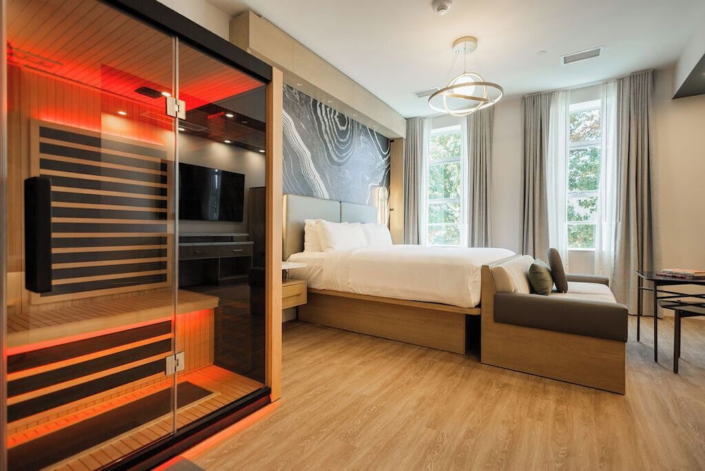 Suite (Wellness King)