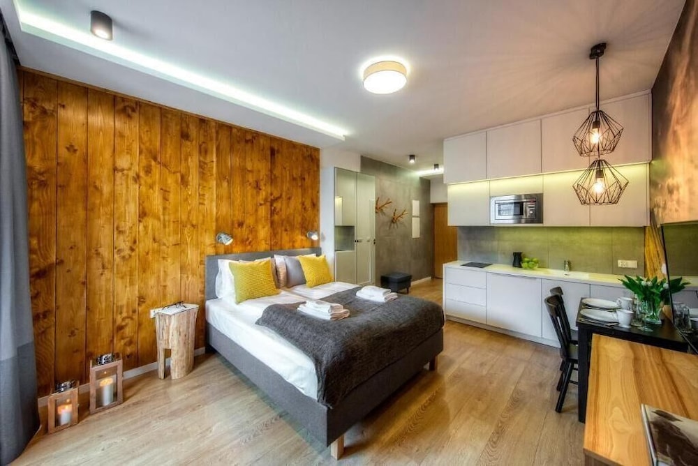 Studio (102 with SPA, Pool access)