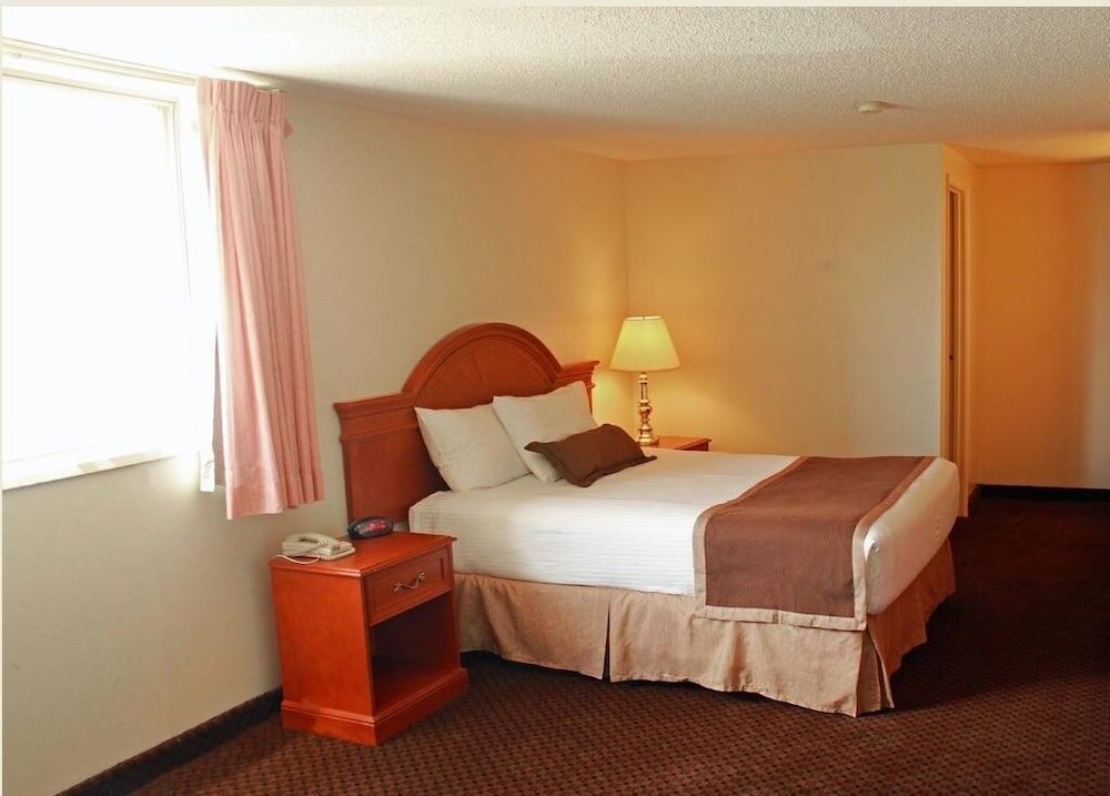 Room, 1 King Bed, Non Smoking - Photo 2