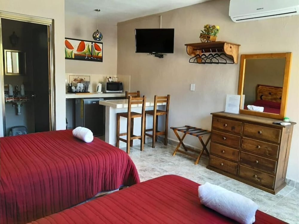 Deluxe Studio Suite, Pool View photo 2