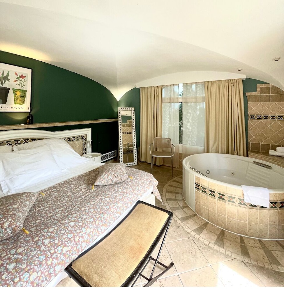 Luxury Suite, 1 Bedroom, Hot Tub photo 1