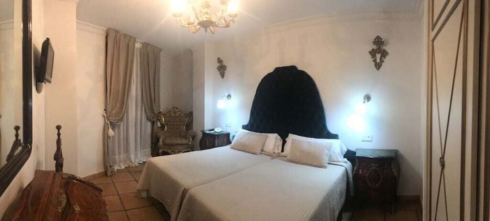 Deluxe Suite, Balcony, City View - Photo 2