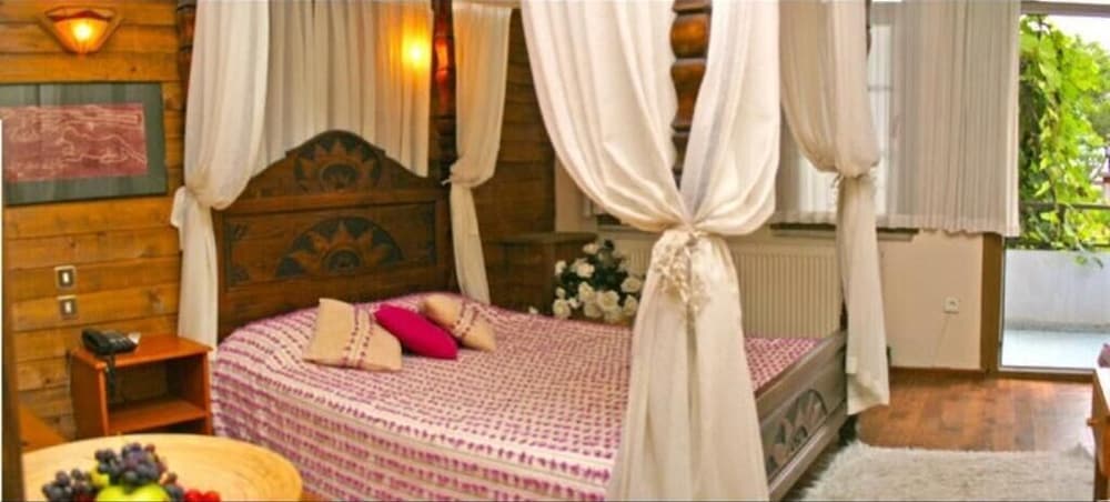 Honeymoon Room photo 1
