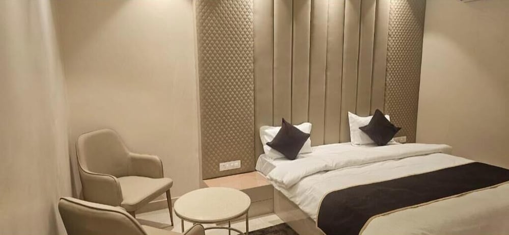 Deluxe Room, Balcony