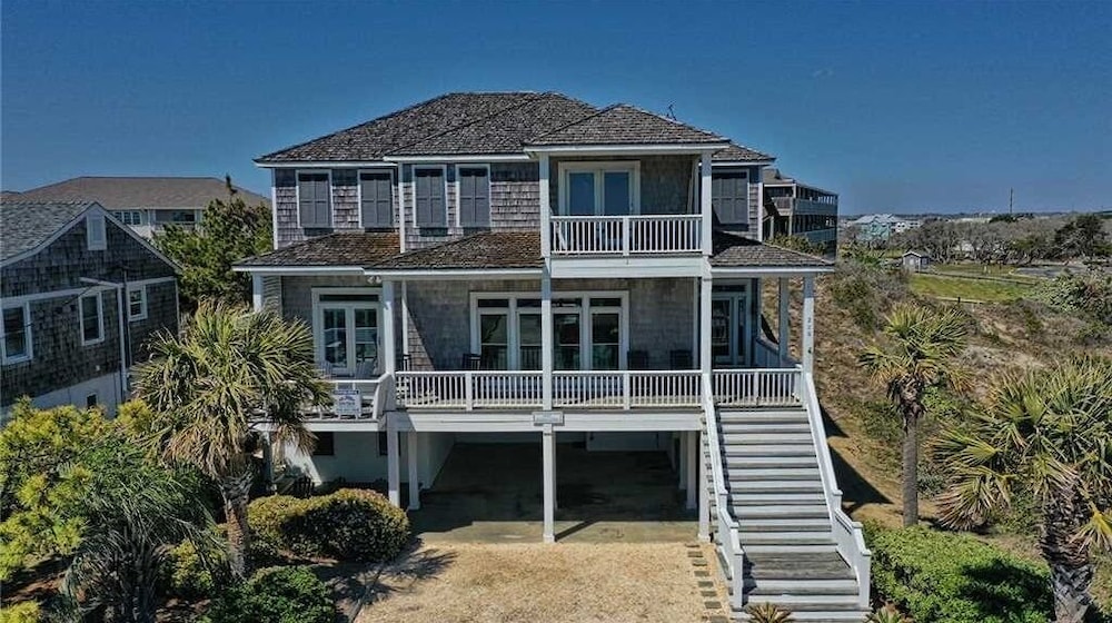 House, 6 Bedrooms photo 2