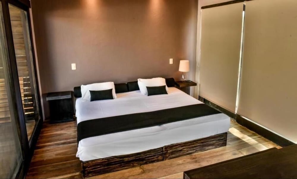 Comfort Room, Private Bathroom, Partial Ocean View photo 2