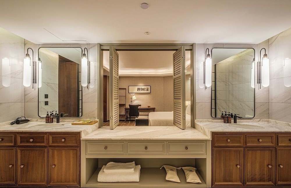 Luxury Suite