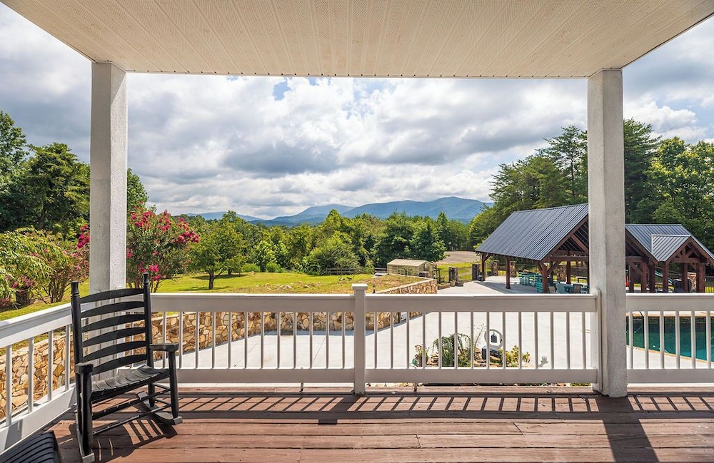 Mountain View Resort Suite photo 3