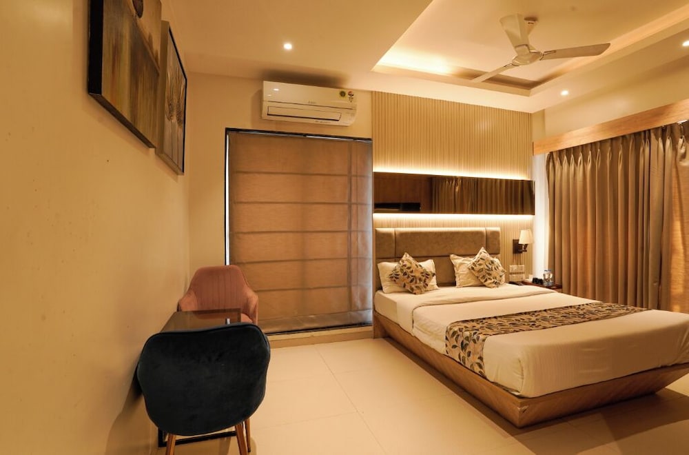 Deluxe Room, City View