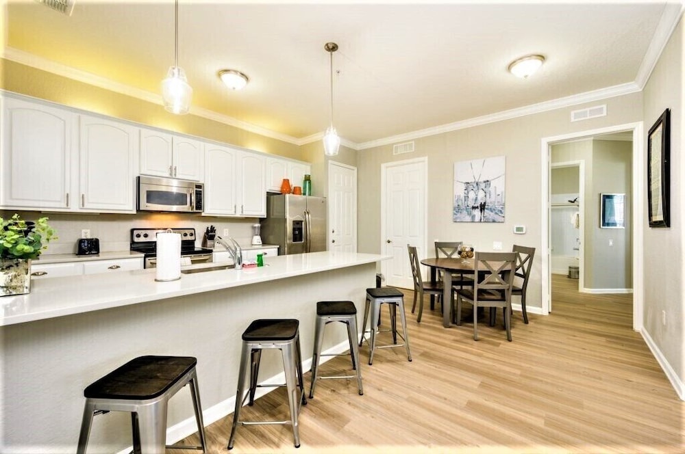 Premium Two-Bedroom Apartment thumbnail 5