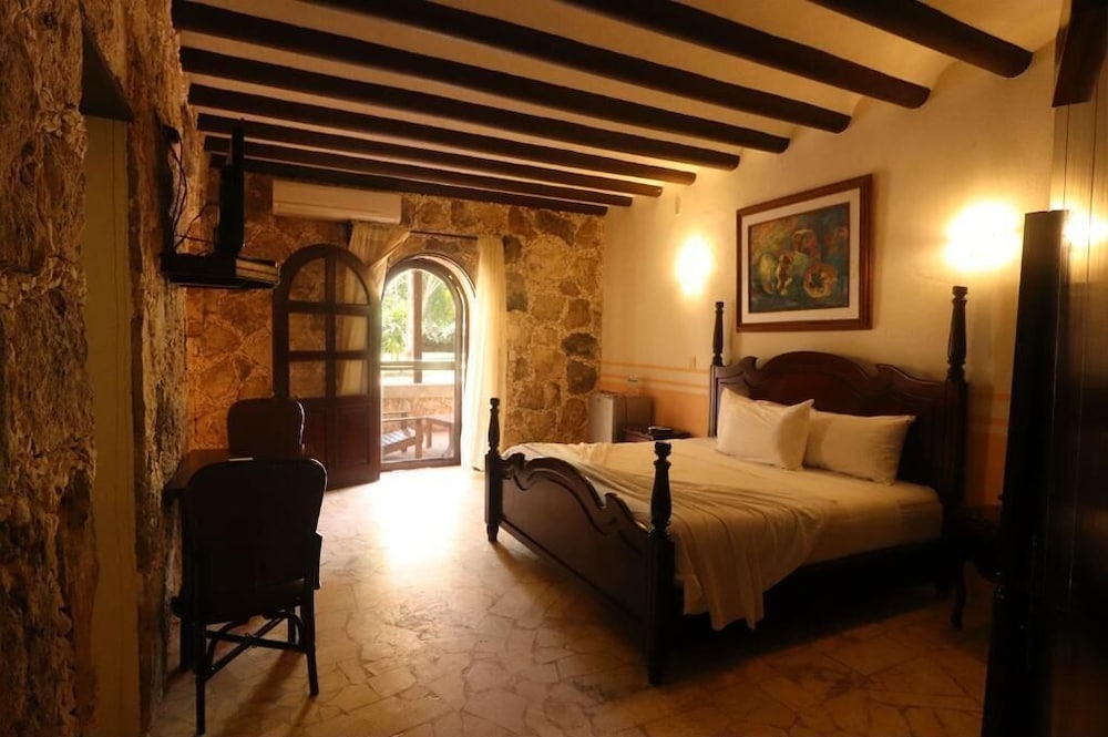 Standard Studio Suite, Mixed Dorm, Balcony, Garden View