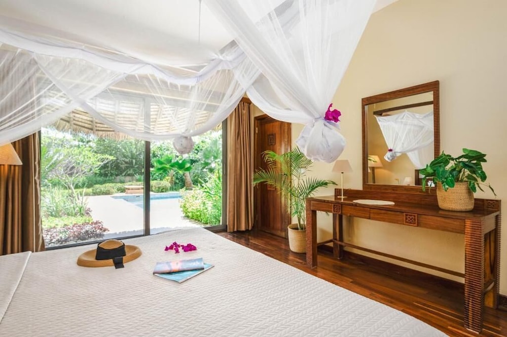 Ocean Front Villa with Pool