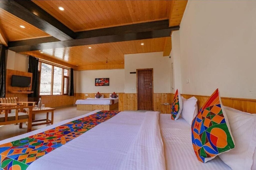 Junior Room, 1 King Bed, Balcony, Mountain View
