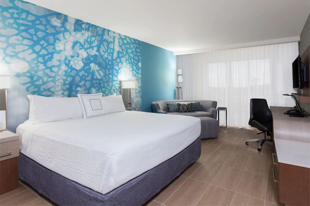 Standard Single Room, 1 King Bed with Sofa bed, Canal View photo 2