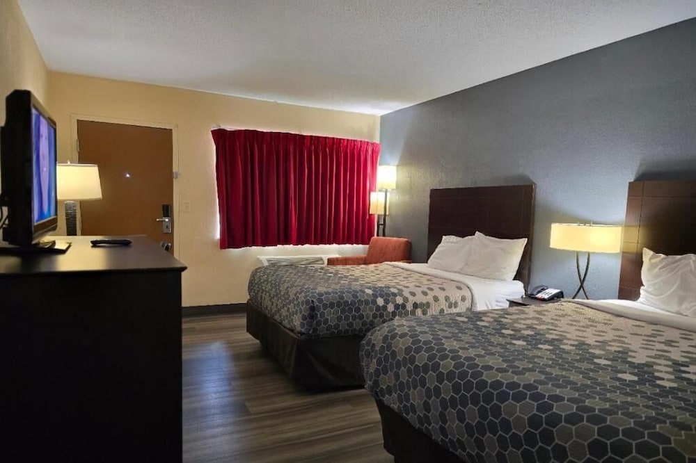 Standard Room, 2 Queen Beds, Non Smoking - Photo 6