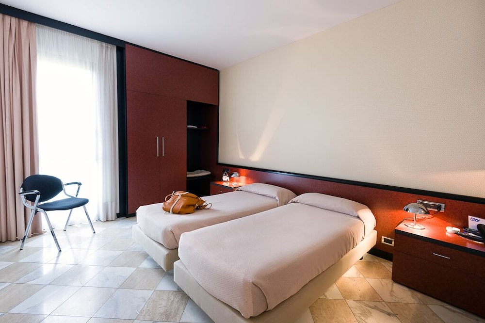 Double or Twin Room photo 3