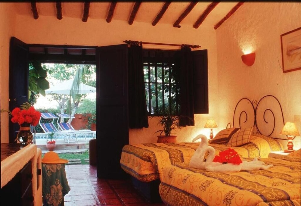 Standard Triple Room, Pool View photo 2