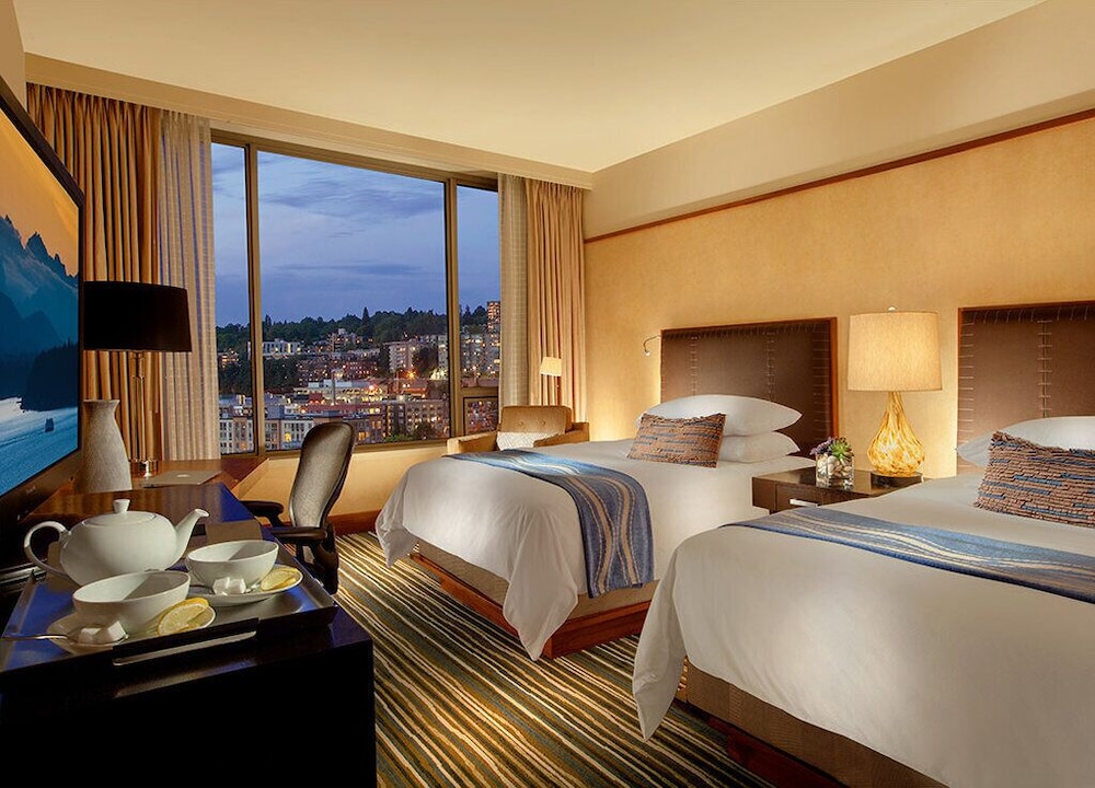 Deluxe Room, 2 Double Beds, City View thumbnail 5