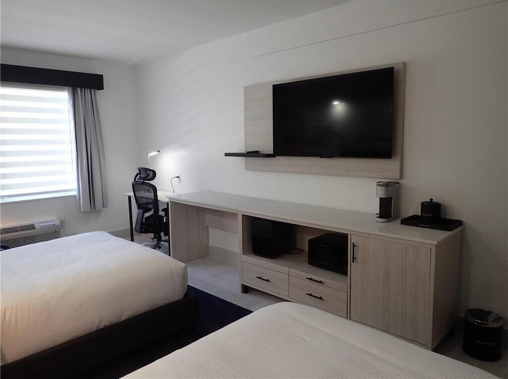 Standard Room, 2 Double Beds, Non Smoking - Photo 3