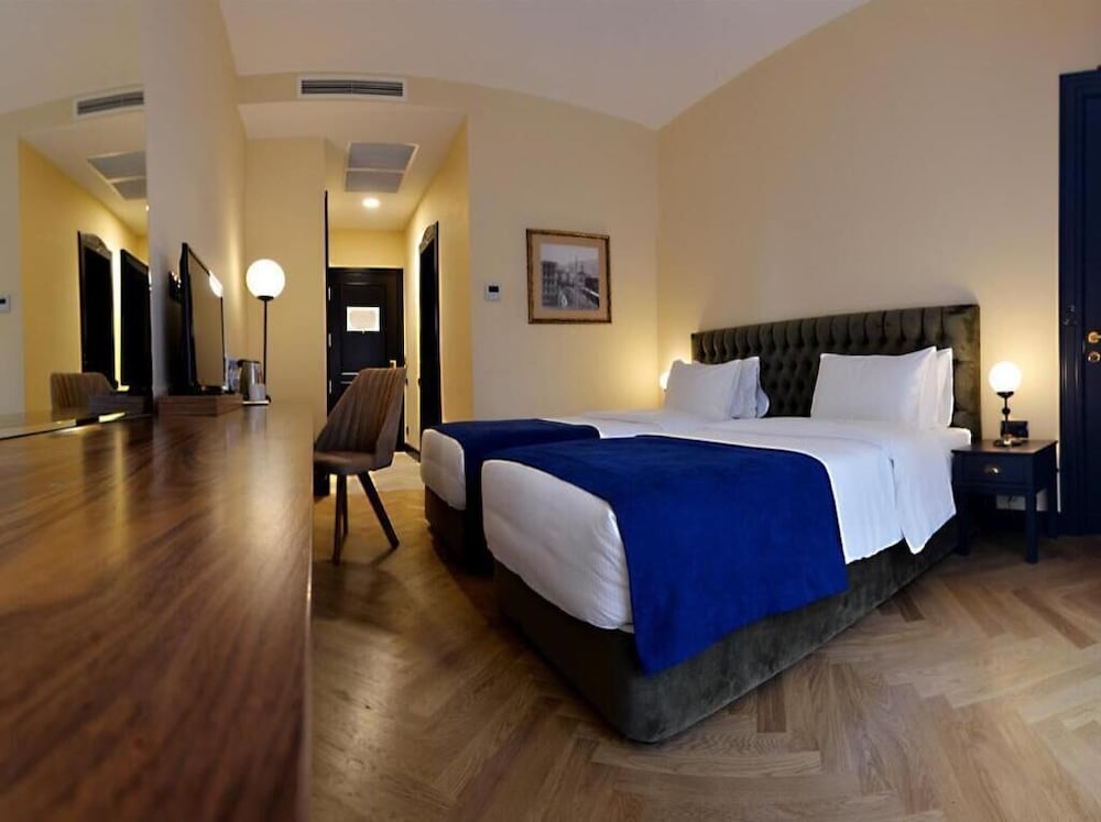 Twin Room (Atoneli)