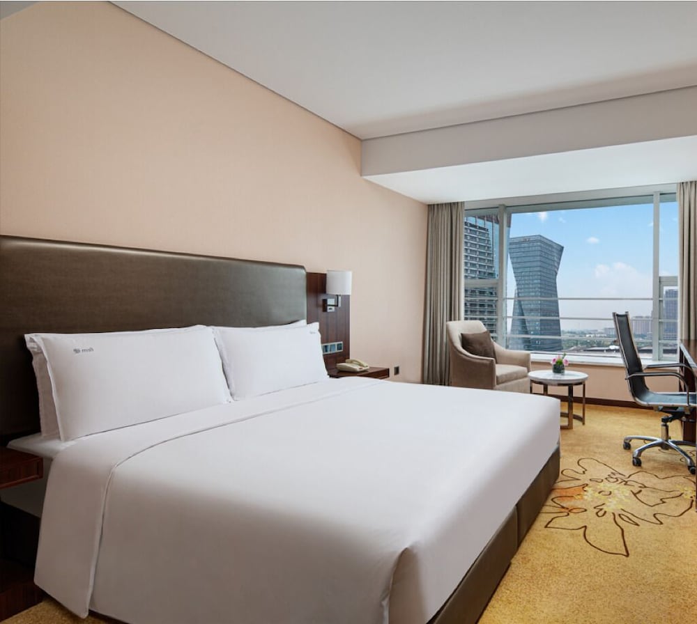 Premium Room, 1 King Bed, Club Lounge Access (Up to 3 Adults) - Photo 8