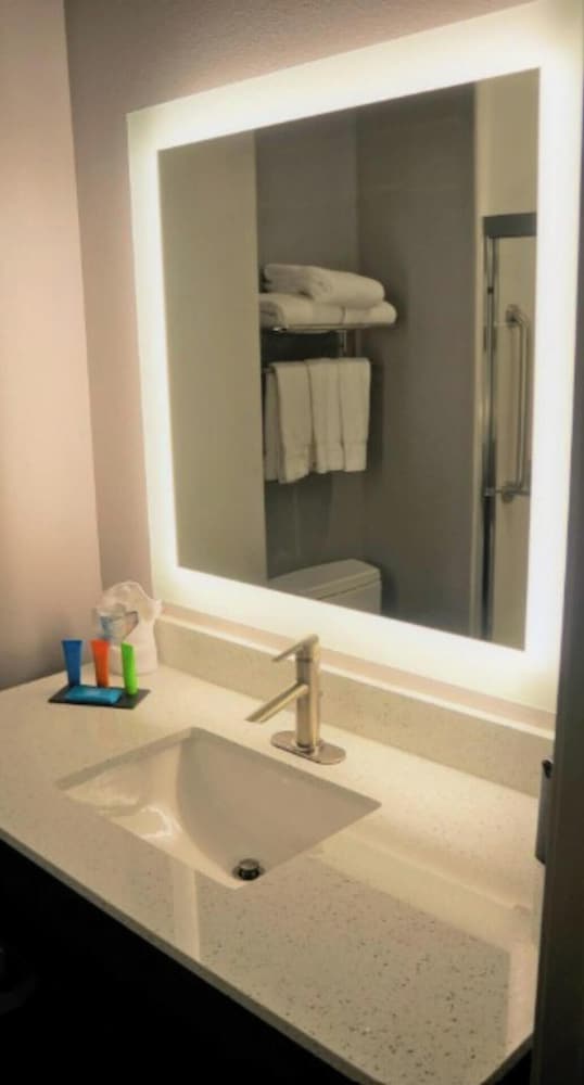 Deluxe Room, 2 Queen Beds (with Sofa, Wheel Chair Accessible) photo 2
