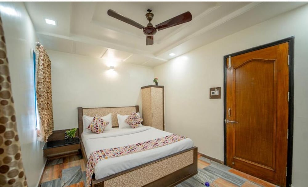 Deluxe Double Room, City View