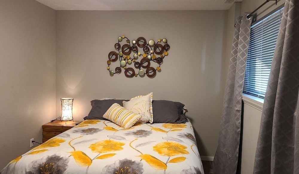 Basic Room, 1 Queen Bed, Non Smoking photo 1