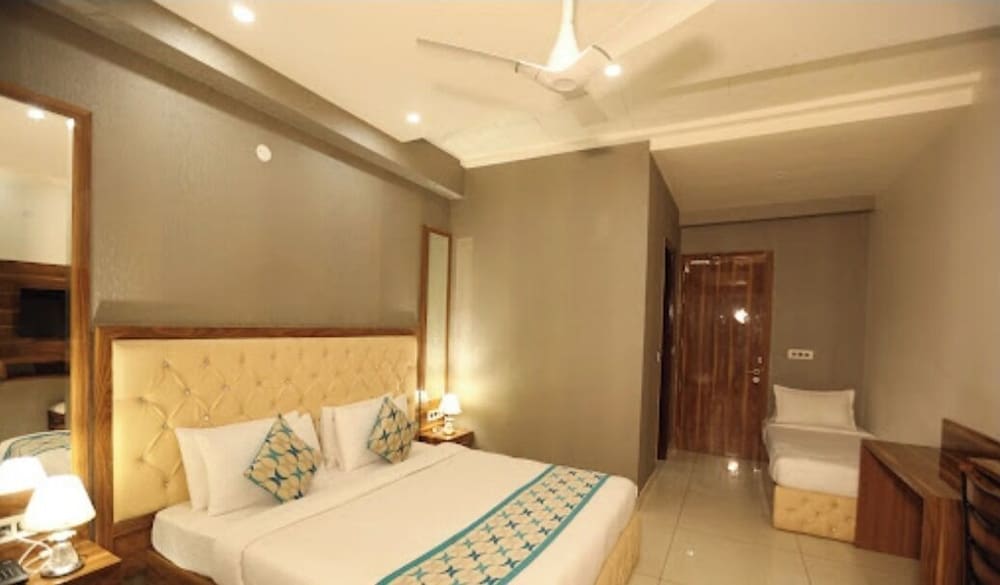 Deluxe Double or Twin Room - Photo 19