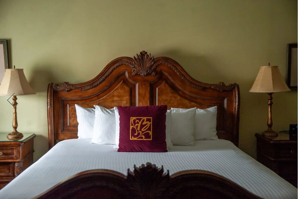 Standard Room, 1 King Bed photo 3