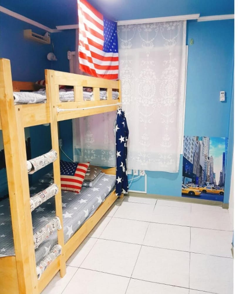 Room (American Room for 3)