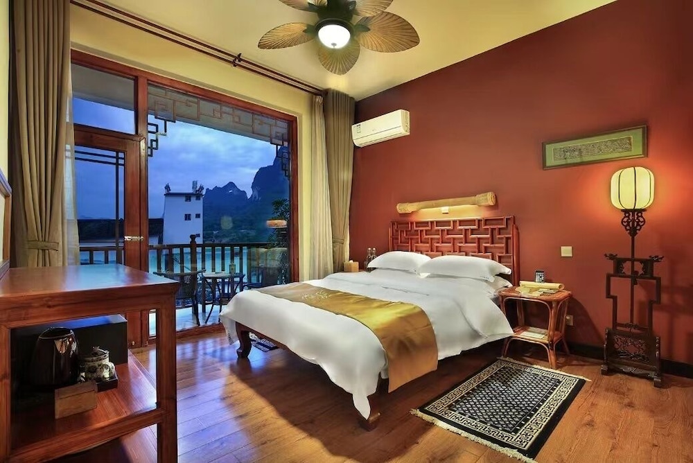 Moon Hill View Queen Balcony Room