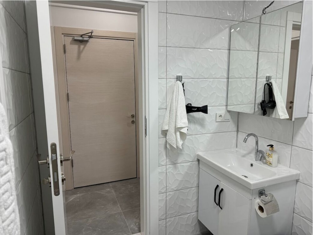 Deluxe Room - Photo 6