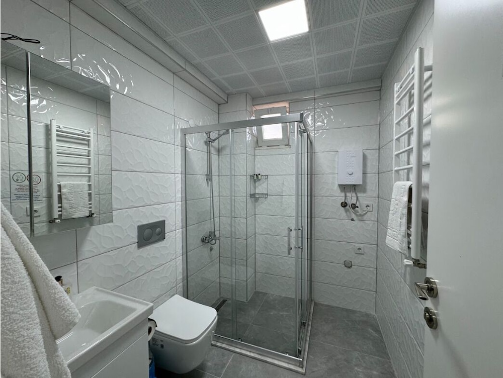 Deluxe Room - Photo 5