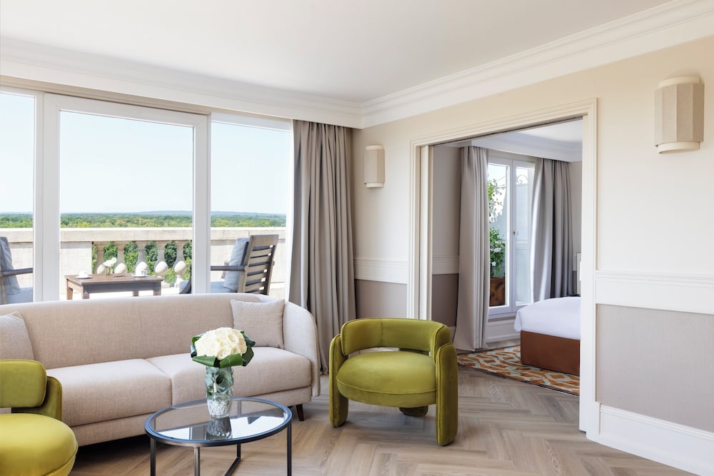 Suite, 1 King Bed (Prince de Conde) photo 3