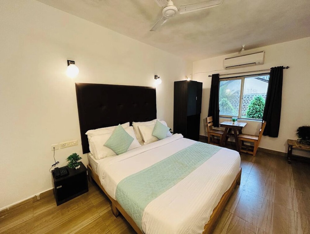 Deluxe Room - Photo 16