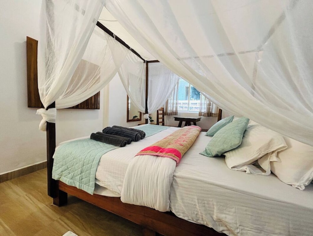 Deluxe Room - Photo 17
