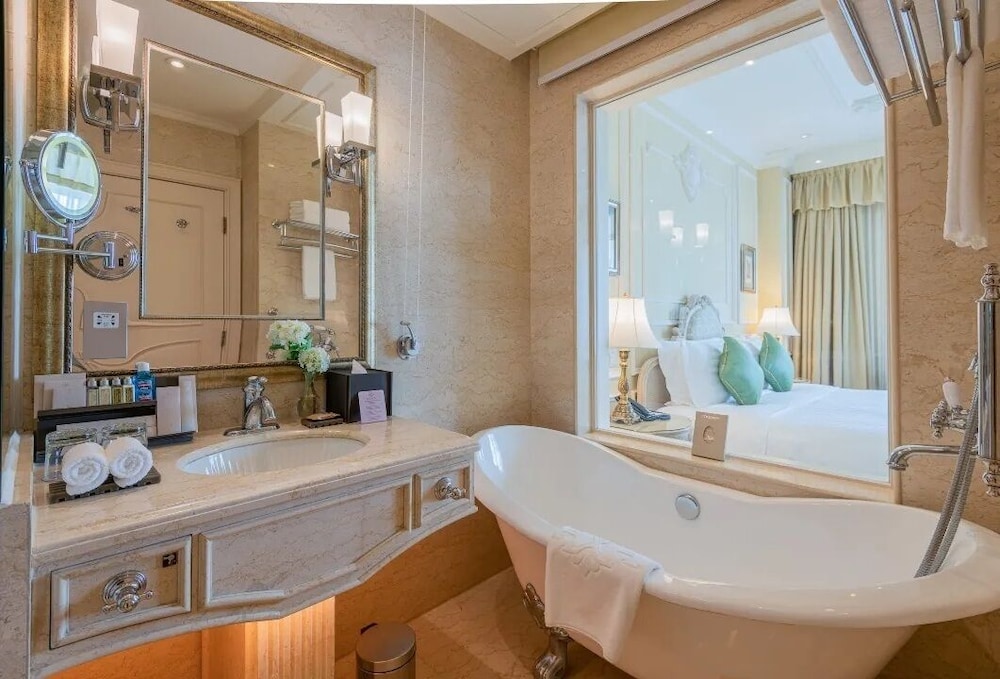 Deluxe Suite, Garden View - Photo 4