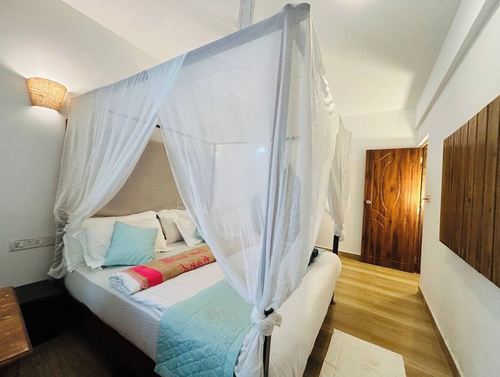 Deluxe Room - Photo 15