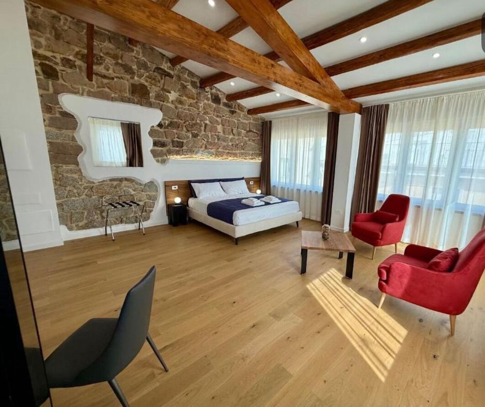 Luxury Suite, 1 King Bed, City View photo 1
