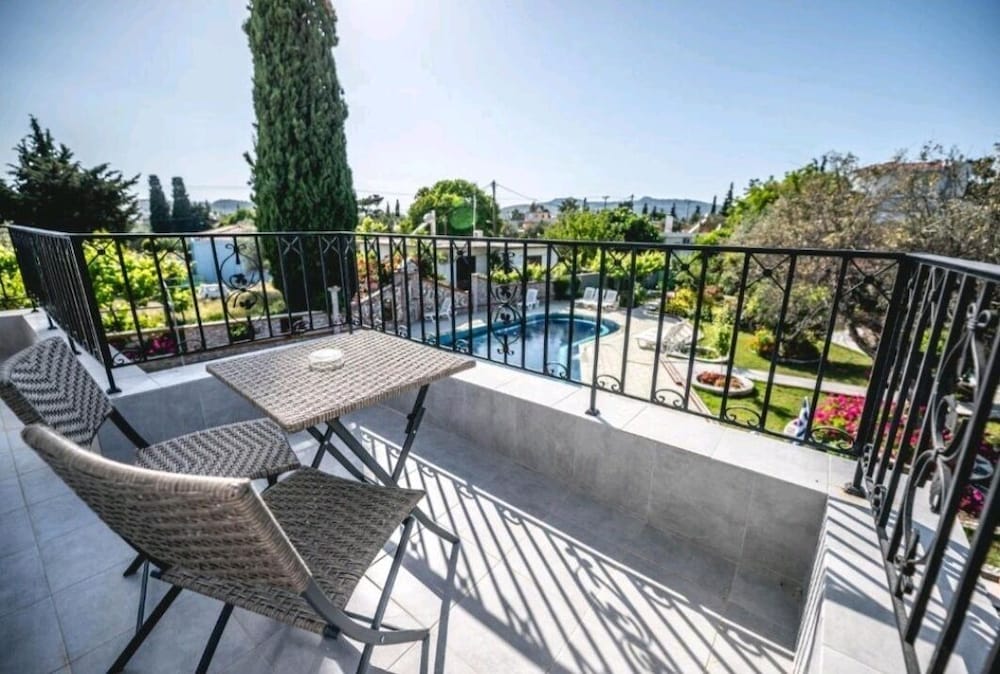Mini Suite Pool View photo 2