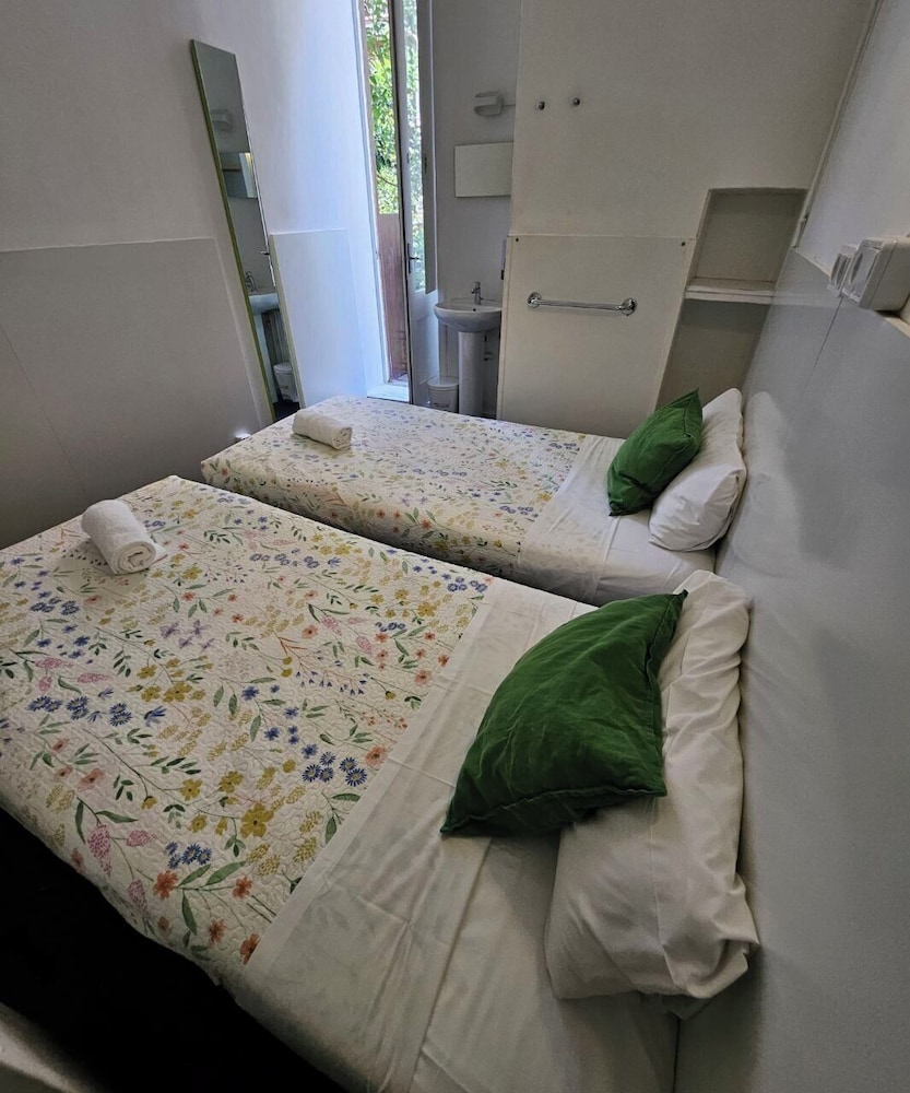 Twin Room, City View photo 3