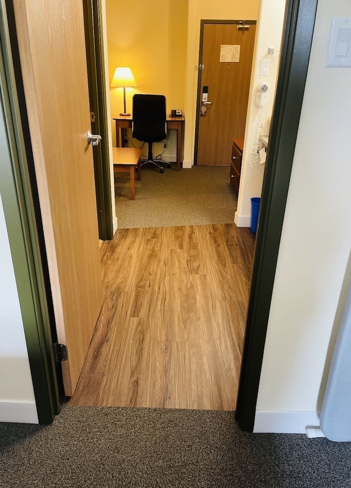 Junior Suite, 1 Bedroom, Non Smoking (1 King Bed) - Photo 6