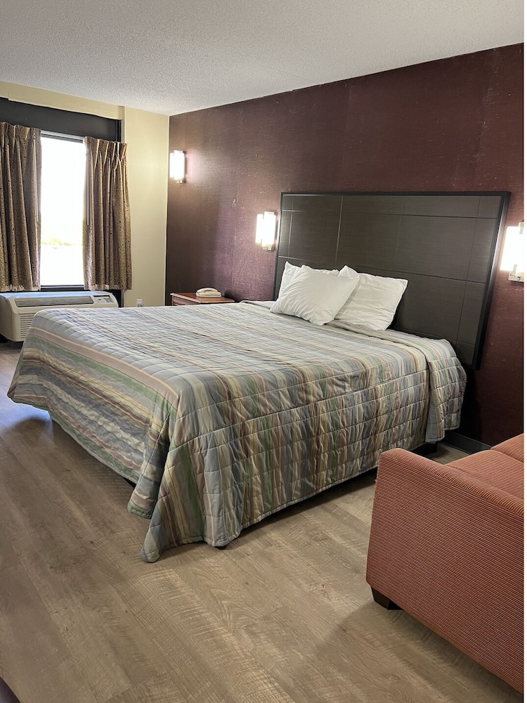 Standard Room, 1 King Bed, Smoking photo 2