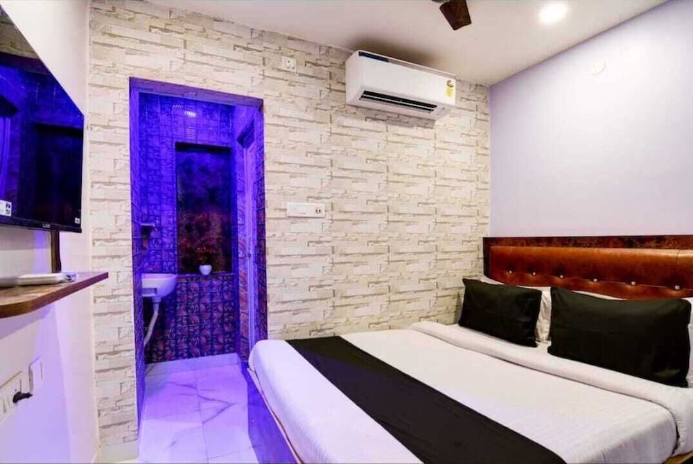 Classic Double Room, City View